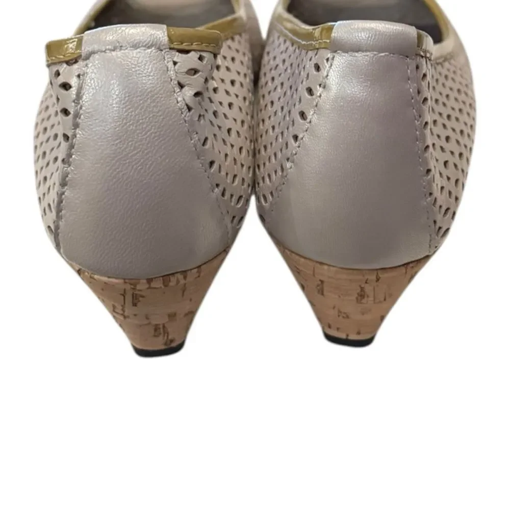 New Vaneli Bernice Sand Nappa Peep Toe Wedges 9 9N